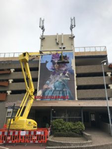 Uitgelichte afbeelding voor artikel: Muurschildering aan de liftschacht van de parkeergarage De Kamp in Haarlem